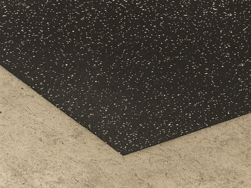 Рулонное напольное покрытие для тренажерного зала в сравнении с плиткой