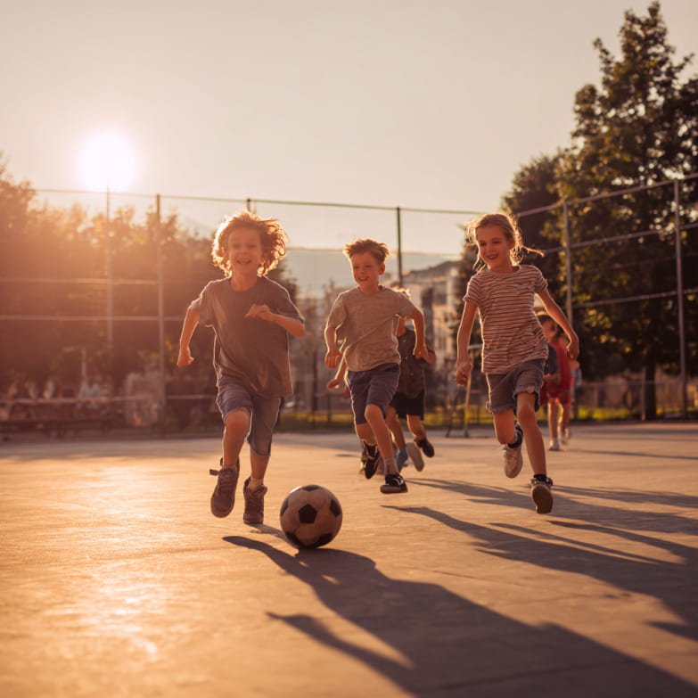 رسم تخطيطي لأبعاد الملعب الخماسي