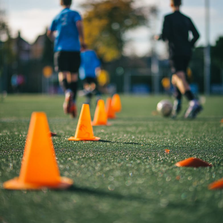 تركيب عشب صناعي للملعب الخماسي