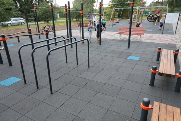 Sección transversal de la alfombrilla de caucho de densidad gradual