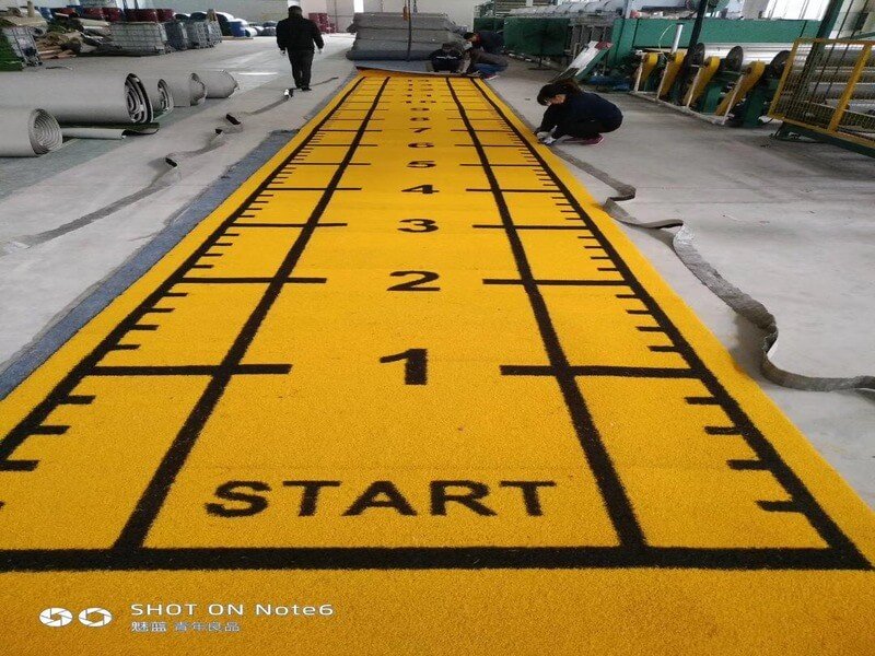 Standardy testowania wydajności murawy na siłowni