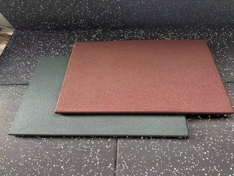 Progettazione di palestre combinate in erba e gomma