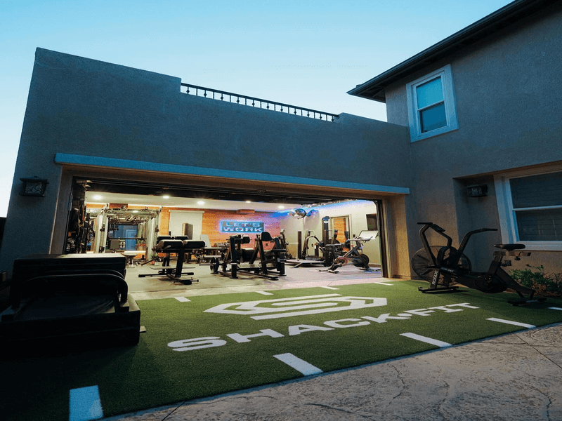 تركيب عشب مبطن في صالة الألعاب الرياضية المنزلية