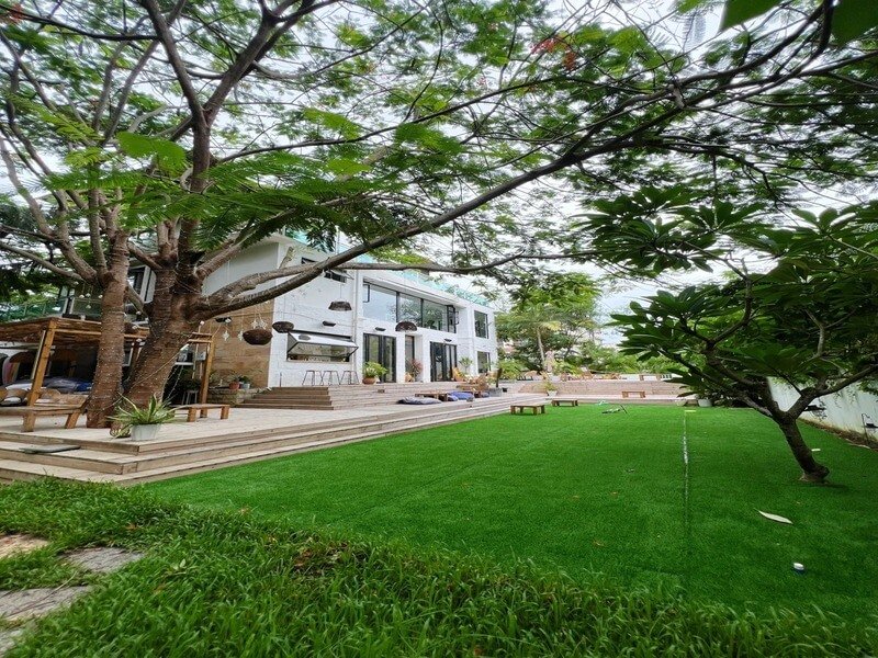 Three layout strategies comparison diagram