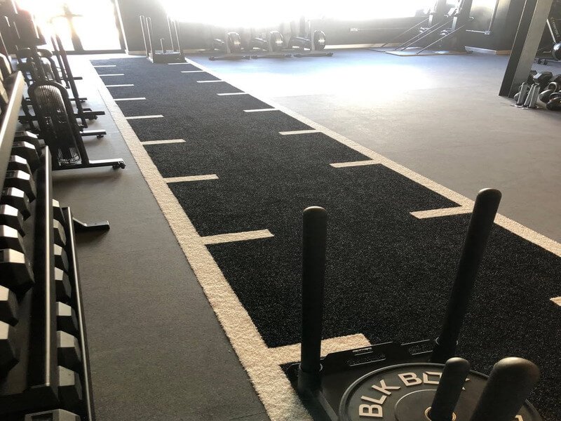 اختبار أداء أنظمة العشب المبطن