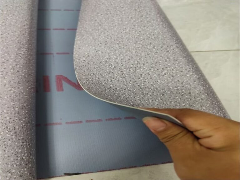 Pavimentazione in lastre di PVC (1)